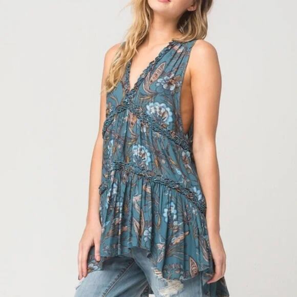 Free People Tops - Free People. Lue Haze Floral Tunic